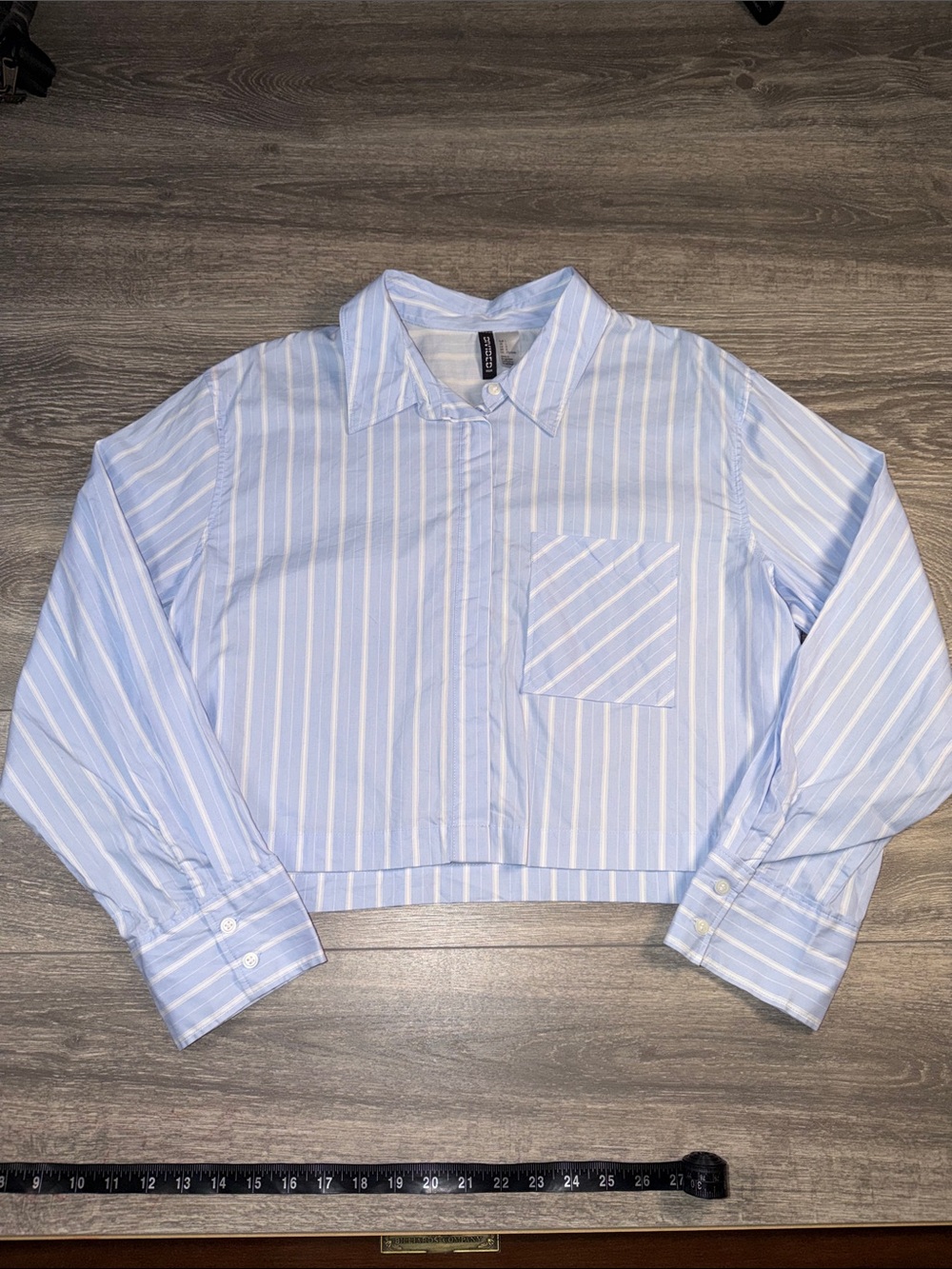 H&M Light Blue Crop Top Button Down Blouse 100% Cotton Women’s Large